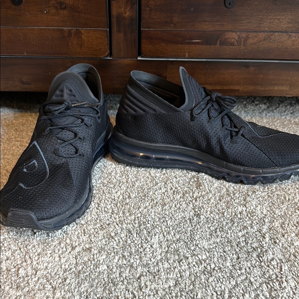 Men's Black Athletic Shoes